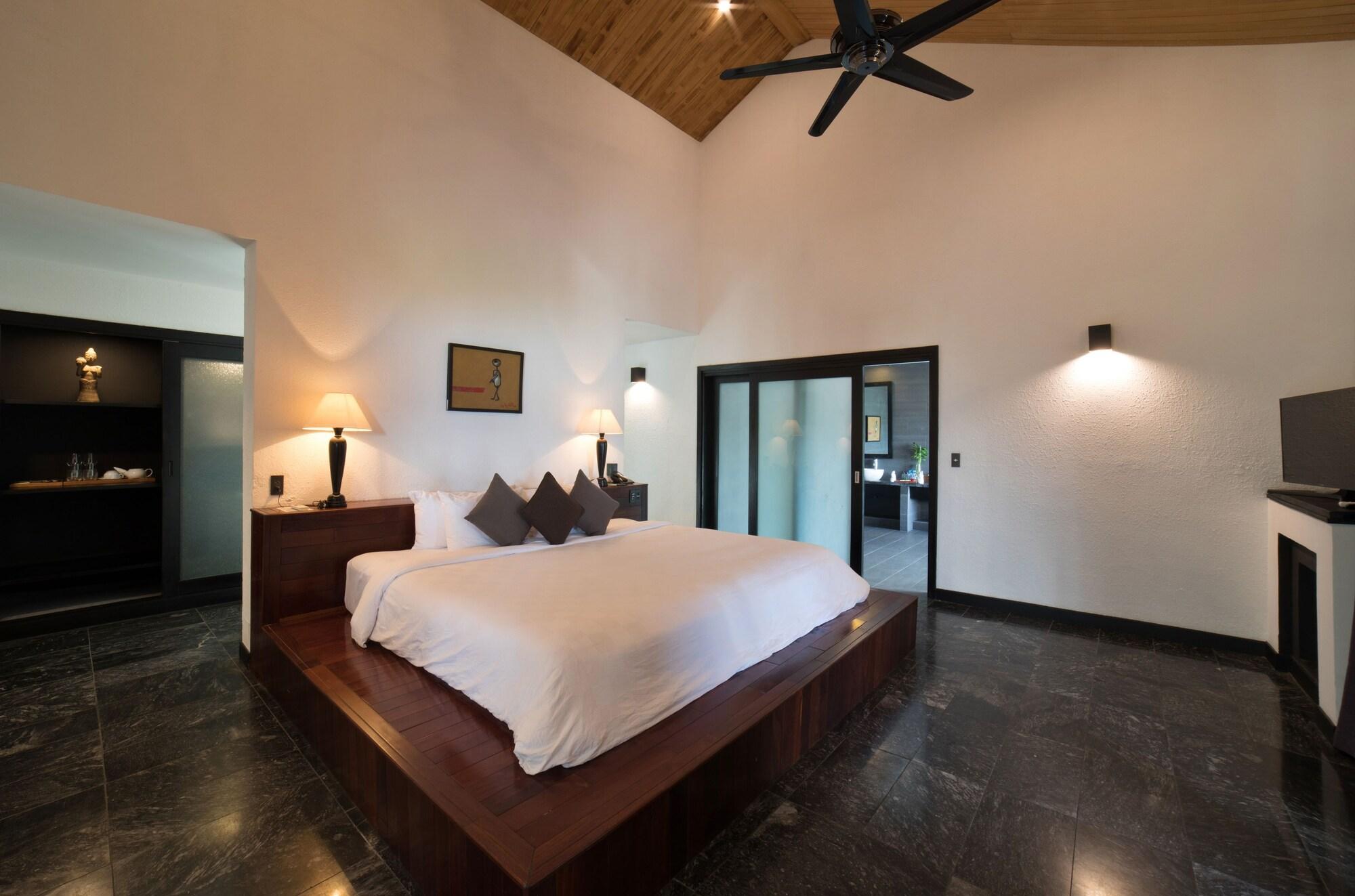 Vedana Lagoon & Resort
